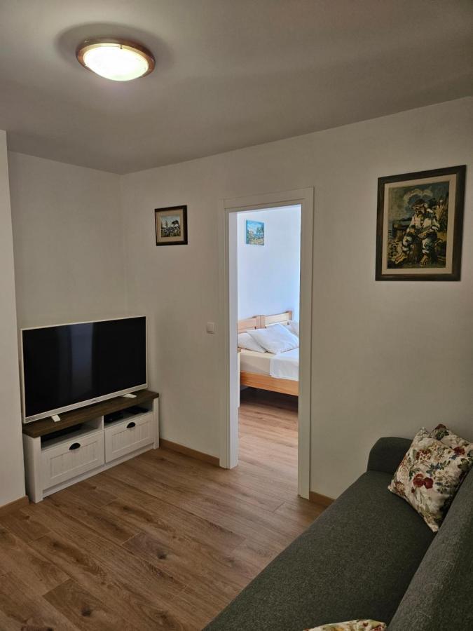 Apartma Eli *